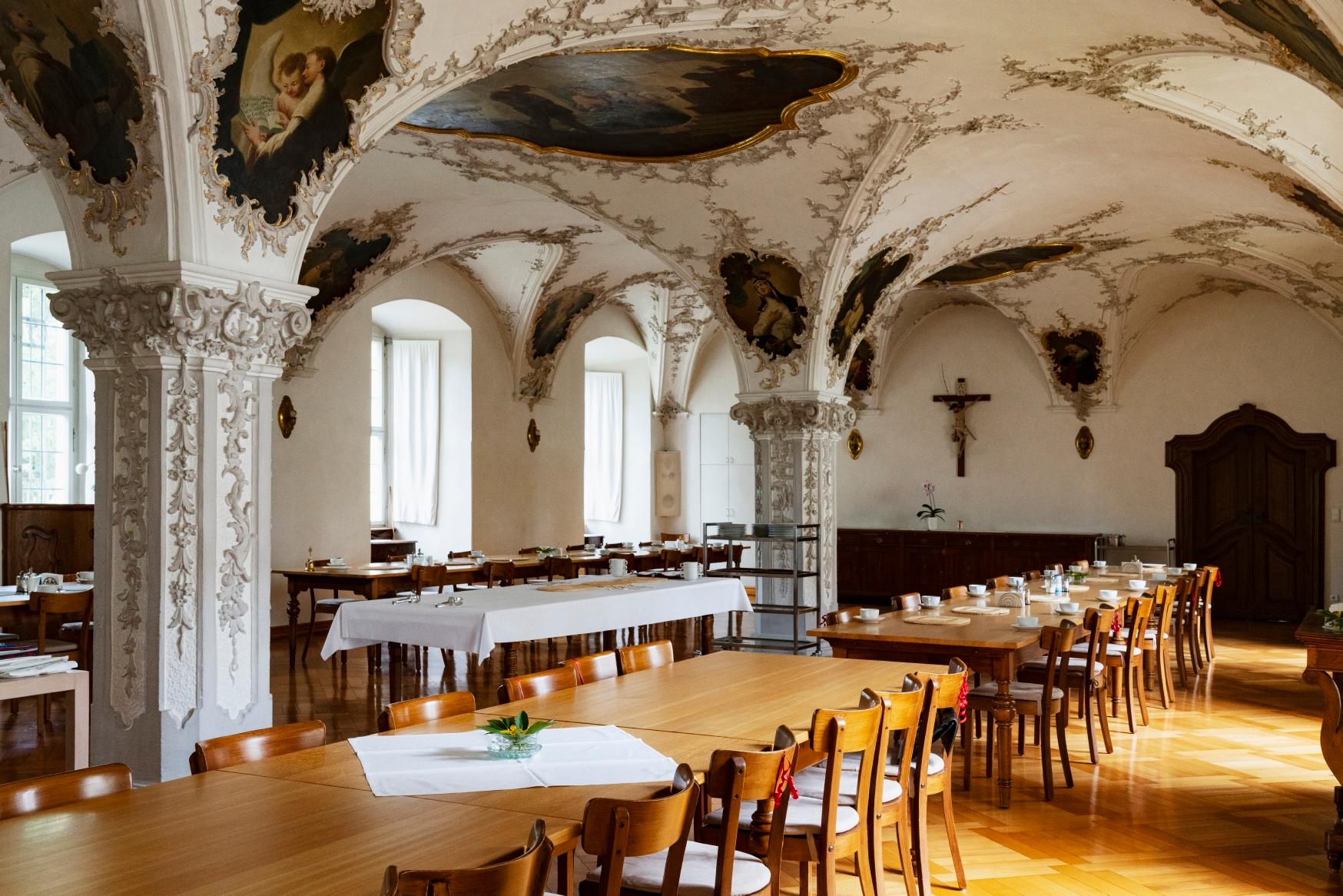 Kloster Oberzell: Das barocke Refektorium der Zeller Franziskanerinnen